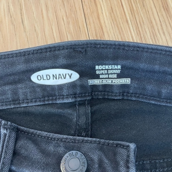 Old Navy Rockstar Skinny Jeans Ripped Knee Black Wash - Picture 7 of 9